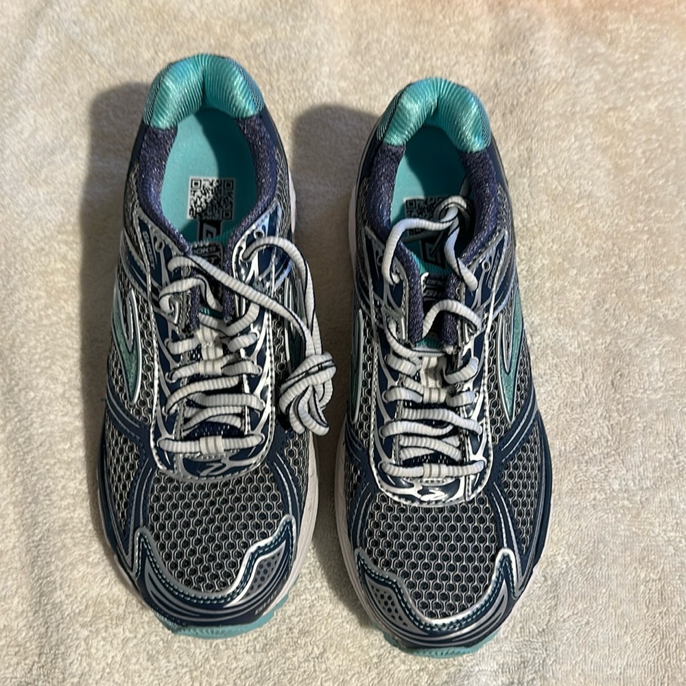Brand new. Brooks Ghost 5.